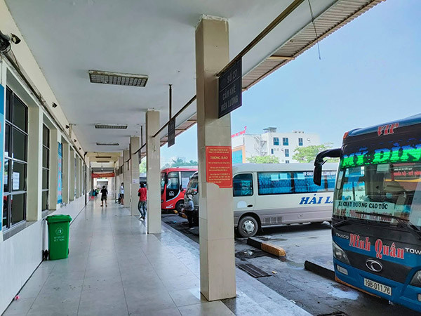 Một nhà xe cho biết, biết rằng thời điểm này không có khách nhưng vẫn phải cố chạy xe để giữ chỗ trong bến.