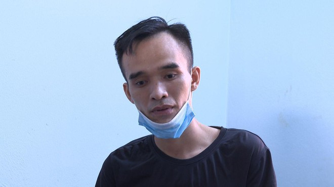 Cướp giật điện thoại của bé 7 tuổi đang ngồi chơi điện tử: Ngày 30/5, Lê Bá Chung (SN 1990, trú huyện Hoằng Hóa, Thanh Hóa) đi xe máy từ nhà lên xã Hoằng Tiến thấy 2 cháu bé đang ngồi chơi điện tử bằng điện thoại di động nên Chung đã cướp giật chiếc điện thoại di động trị giá 5 triệu đồng từ tay cháu T.Đ.N (7 tuổi) đến buổi tối cùng ngày Chung đã đến trụ sở Công an đầu thú. Ngày 3/6, Công an huyện Hoằng Hóa cho biết, đang áp dụng các biện pháp tố tụng đối với Chung.