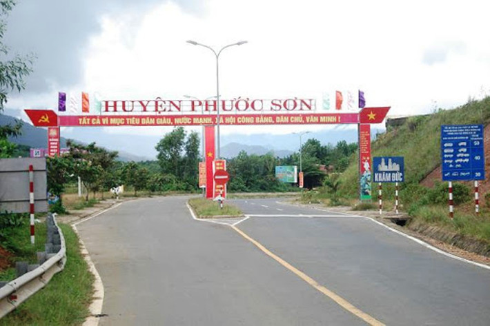 Trộm đột nhập trụ sở UBND huyện Phước Sơn: Sáng 21/10/2020, cán bộ UBND huyện Phước Sơn, Quảng Nam đến cơ quan làm việc thì phát hiện cửa bị cạy, phòng làm việc của Phòng kế toán, Phòng NN-PTNN, Văn phòng HĐND - UBND huyện Phước Sơn bị trộm đột nhập Ban đầu, cơ quan chức năng Quảng Nam xác định kẻ gian đã phá két sắt lấy đi hàng chục triệu đồng tiền mặt. May mắn là tài liệu và các tài sản khác không bị mất trộm.