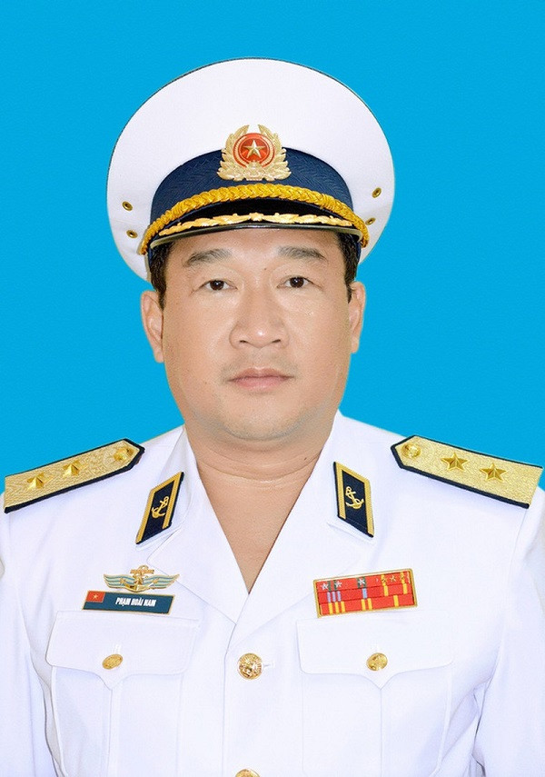 Đến 2014, ông được được thăng quân hàm thiếu tướng Hải quân, tức chuẩn đô đốc. Từ 4/2014, ông được bổ nhiệm Phó tư lệnh kiêm Tham mưu trưởng Quân chủng Hải quân. Đến 6/2015, ông làm Tư lệnh Quân chủng Hải quân, Phó bí thư Đảng ủy Quân chủng.