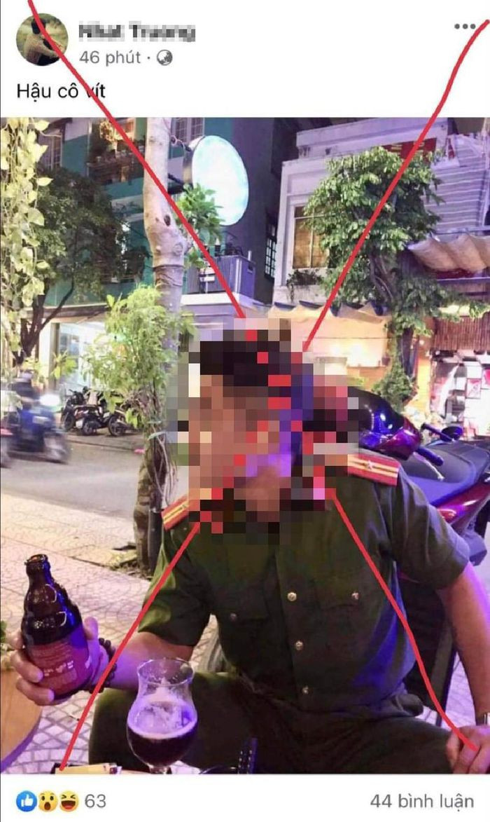 Bị xử phạt vì mặc đồ công an chụp hình đăng lên mạng: Ngày 9/11, Công an quận Hải Châu (Đà Nẵng) đã ra quyết định xử phạt 13,5 triệu đồng đối với N.N.Tr (31 tuổi, ngụ quận Hải Châu). Theo đó, Tr. không công tác trong lực lượng nhưng lấy trang phục Công an của người thân mặc, chụp hình đang cầm một chai bia nghi để uống gây phản cảm.