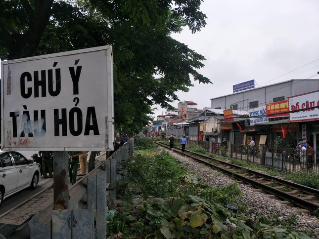 Hai học sinh đi xe đạp điện bị tàu hỏa đâm thương vong: Khoảng 13h45 ngày 20/5, ông Trần Quốc T. điều khiển tàu khách khi đến km7+700 khu vực Giáp Bát - Văn Điển, tàu hỏa trên xảy ra va chạm với xe đạp điện do em Phạm Anh Q. (SN 2008, trú tại huyện Thanh Trì) chở theo Trần Đ. (SN 2008) đi từ ngõ ra. Hậu quả, Đ. tử vong tại chỗ còn Q. được đưa đi cấp cứu trong tình trạng bị thương nặng.