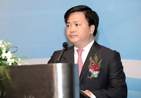 Ông Lê Đức Thọ sinh ngày 25/7/1970; quê quán phường Âu Cơ, thị xã Phú Thọ, tỉnh Phú Thọ. Ông là Ủy viên Trung ương Đảng khóa XIII; Ủy viên Ban Thường vụ Đảng ủy Khối Doanh nghiệp Trung ương; Bí thư Đảng ủy, Chủ tịch HĐQT Ngân hàng VietinBank.