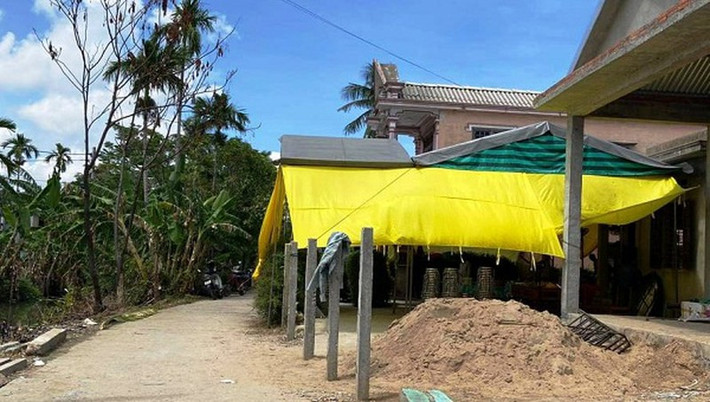 1. Nghi án con trai đánh mẹ ruột 85 tuổi tử vong: Ngày 3/10, UBND xã Phú Dương (huyện Phú Vang, tỉnh TT-Huế) cho biết, cơ quan chức năng địa phương đã bắt tạm giam một đối tượng trên địa bàn để điều tra, làm rõ hành vi đánh chết mẹ đẻ. Theo đó, đối tượng bị bắt giữ là Trần Toản (47 tuổi) nạn nhân là bà Huỳnh Thị L. (85 tuổi) đã bị Toản đánh tử vong vào tối 29/9.