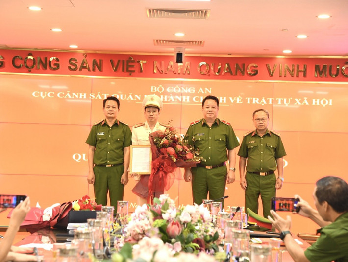 Ông Vĩnh đã cùng Ban Giám đốc tập trung lãnh đạo, chỉ đạo Trung tâm thực hiện các nhiệm vụ được lãnh đạo cục, lãnh đạo Bộ Công an giao. Đặc biệt, Thượng tá Vĩnh đã tham mưu triển khai có hiệu quả đề án 06 của Chính phủ.