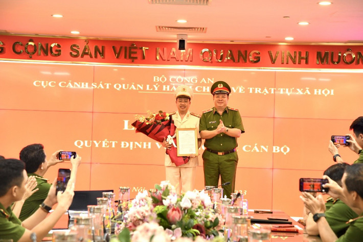 Thiếu tướng Nguyễn Quốc Hùng cho biết, Thượng tá Nguyễn Thành Vĩnh trưởng thành từ lực lượng cảnh sát quản lý hành chính, tham gia từ những ngày đầu thành lập Trung tâm.