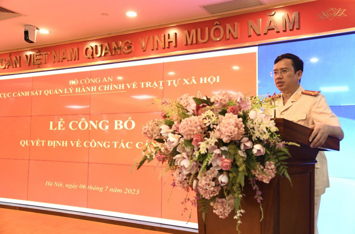 Phát biểu tại lễ trao quyết định, Tân Giám đốc Trung tâm dữ liệu quốc gia về dân cư, Thượng tá Nguyễn Thành Vĩnh cho biết, Trung tâm đang thực hiện nhiều nhiệm vụ quan trọng, trong đó vận hành 3 hệ thống dân cư, căn cước, định danh. Theo đó, thời gian tới, Thượng tá Nguyễn Thành Vĩnh hứa sẽ cùng tập thể cán bộ chiến sĩ của Trung tâm tập trung tham mưu, triển khai có hiệu quả Đề án số 06; làm tốt các nhiệm vụ nêu trên. Bên cạnh đó, tăng cường công tác bảo vệ bí mật nhà nước, kiểm tra hệ thống thường xuyên, đảm bảo an ninh an toàn.