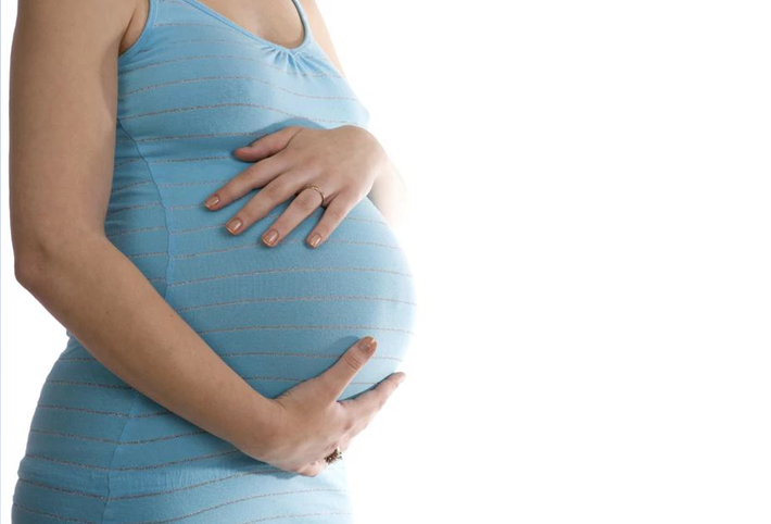 Khi tìm hiểu sâu về nhân thân nạn nhân, lực lượng điều tra được biết chị N đã có gia đình và đang mang thai ở tháng thứ 8. Vợ chồng chị N có một quán cà phê khá đông khách tại thị trấn Hoàng Lão. Theo người dân, vợ chồng chị N sống hòa thuận, chưa từng cãi vã, mâu thuẫn với nhau cũng như với người xung quanh. (Ảnh minh họa, nguồn Internet)
