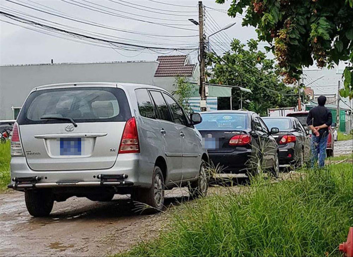 Ông Đông còn vi phạm nguyên tắc tập trung dân chủ trong công tác cán bộ, công tác phòng, chống tham nhũng và sử dụng ô tô công vào việc riêng. Đồng thời, ông Lưu Ngọc Đông cũng chịu trách nhiệm chính về những vi phạm, khuyết điểm của Đảng ủy Thanh tra tỉnh nay là Chi ủy Chi bộ Thanh tra tỉnh nhiệm kỳ 2015-2020. Vi phạm của ông Đông đã làm ảnh hưởng xấu đến uy tín của bản thân và tổ chức đảng, cơ quan. Để giữ nghiêm kỷ luật của Đảng, Ban Chấp hành Đảng bộ tỉnh quyết định kỷ luật bằng hình thức khiển trách đối với ông Đông.