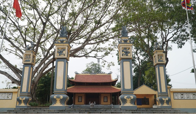 Hàng năm, lễ hội "Linh tinh tình phộc" hay còn gọi là "lễ hội Trò Trám" được tổ chức vào các ngày 11 và 12 tháng Giêng tại xã Tứ Xã, huyện Lâm Thao, tỉnh Phú Thọ. 