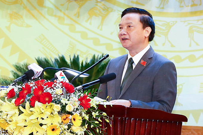 Phó chủ tịch Quốc hội Nguyễn Khắc Định: Sinh: 1964, quê Vũ Thư, Thái Bình. Chức vụ: Ủy viên Trung ương Đảng: Khóa XII, XIII; Bí thư Tỉnh ủy Khánh Hòa; Đại biểu Quốc hội: Khóa XIV. Trình độ lý luận chính trị: Cao cấp. Trình độ chuyên môn: Tiến sĩ Luật học.