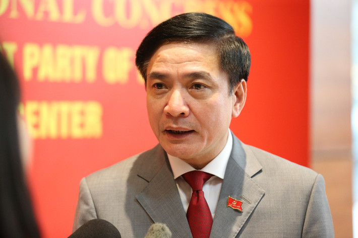 Tổng thư ký Quốc hội, Chủ nhiệm Văn phòng Quốc hội Bùi Văn Cường: Sinh, 1965, quê Kinh Môn, Hải Dương. Chức vụ: Ủy viên Trung ương Đảng: Khóa XI (dự khuyết), XII, XIII; Bí thư Tỉnh ủy Đắk Lắk; Đại biểu Quốc hội: Khóa XIII, XIV. Trình độ lý luận chính trị: Cử nhân. Trình độ chuyên môn: Tiến sĩ Kỹ thuật an toàn hàng hải, Thạc sĩ An toàn hàng hải, Kỹ sư Điều hành tàu biển, Cử nhân Anh văn.