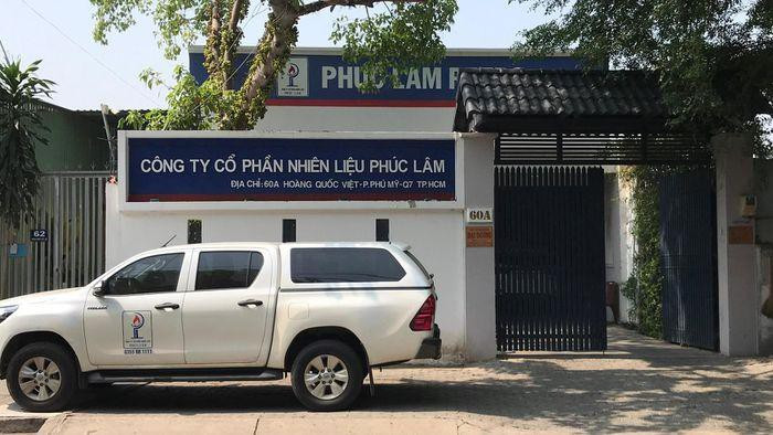 Bắt Tổng giám đốc liên quan đường dây làm giả xăng: Ngày 7/4, Công an Đồng Nai cho biết đã bắt tạm giam, khám xét nơi ở của Trần Huy Lập - Tổng giám đốc Công ty CP nhiên liệu Phúc Lâm vì liên quan đường dây làm giả 2,7 triệu lít xăng.