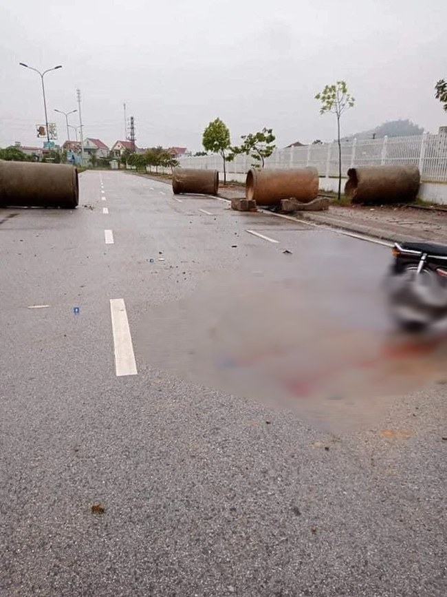Trước đó ,vụ tai nạn khiến đôi nam nữ tử vong khi đâm vào ống xảy ra rạng sáng ngày 1/11. Danh tính 2 nạn nhân được xác định là anh H.V.Đ (SN 1998, ở xã Tô Múa, huyện Vân Hồ, Sơn La) và chị V.T.N, (SN 1998, ở xã Tân Linh, huyện Đại Từ) tử vong. Được biết, hai nạn nhân chuẩn bị tổ chức đám cưới. Chị N. đang mang bầu tháng thứ 4.