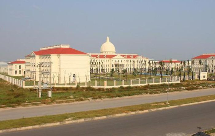 Bắt giam nguyên Bí thư Đảng ủy xã và cán bộ Trung tâm phát triển quỹ đất: Ngày 28/7, Công an tỉnh Quảng Ninh đã bắt giam Bùi Văn Lánh Bí thư Đảng ủy xã Quảng Minh và Nguyễn Văn Liều cán bộ Trung tâm Phát triển quỹ đất huyện Hải Hà do có vi phạm trong công tác giải phóng mặt bằng tại khu công nghiệp Hải Hà.