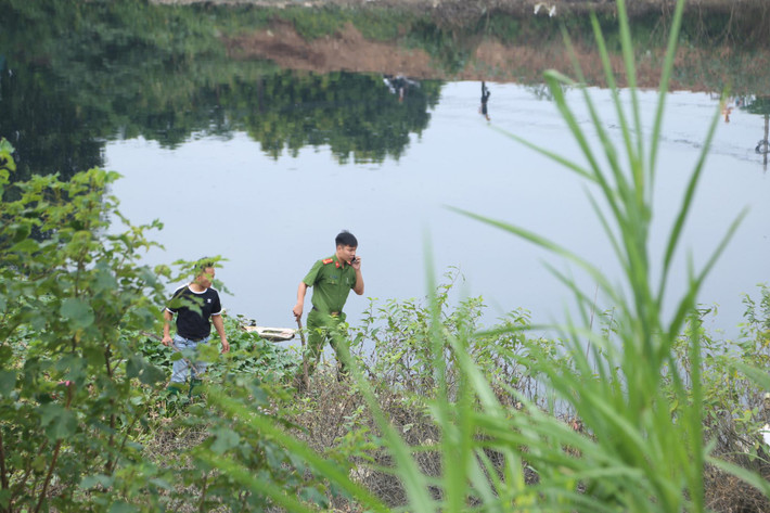 Công an quận Bình Thạnh cũng đang phối hợp cùng các phòng nghiệp vụ của Công an TP.HCM để khám nghiệm pháp y, làm rõ về nguyên nhân cái chết của nam sinh từ quê vào TP HCM nhập học.
