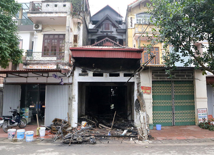 Anh ruột tưới xăng nhà em gái khiến 3 người tử vong: Ngày 18/3, Công an tỉnh Hưng Yên đã bắt giữ 2 nghi phạm trong vụ cháy khiến 3 người tử vong tại vào đêm 16/3.