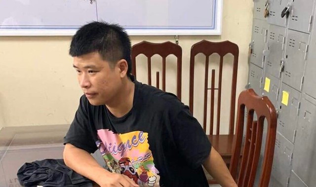 Nhắc nhở khách, tài xế taxi bị đánh: Ngày 7/10/2022, Công an TP. Đồng Xoài, tỉnh Bình Phước đã truy bắt được Nguyễn Chí Hiếu (SN 1989, quê Thái Bình). Đêm 23/6/2021, anh N.V.T là tài xế taxi đến đón khách tại một quán ăn trên đường Lê Duẩn, phường Tân Phú, trong đó có Nguyễn Chí Hiếu. Khi lên xe, Hiếu ngồi ghế trước bên phụ và gác chân lên táp lô nên anh T. nhắc nhở thì đối tượng nổi giận và liên tục dùng những lời lẽ thô tục chửi tài xế. Sau đó, anh T. dừng vào lề đường thì Hiếu kéo phanh tay, dùng tay chân đánh liên tục vào đầu, mặt tài xế taxi. Kết quả giám định xác định tỉ lệ tổn thương do thương tích của anh T. là 8%.