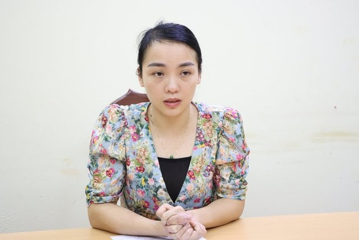 Hot girl đi SH cướp tiền tại cây xăng: Ngày 13/4, Công an TP Lai Châu, tỉnh Lai Châu cho biết đã tạm giữ hình sự đối với Nguyễn Thị Phương Thảo (32 tuổi, trú tại tổ 1, phường Tân Phong, TP. Lai Châu) để điều tra, làm rõ hành vi "Cướp giật tài sản". Tại cơ quan điều tra, bước đầu Thảo khai nhận do túng thiếu tiền trang trải cuộc sống, trong lúc đi đổ xăng, lợi dụng sơ hở của nhân viên bán hàng nên đã ra tay cướp giật tài sản. Khi Thảo cướp tiền thì bị nhân viên cây xăng hô hoán và giật lại số tiền trên.