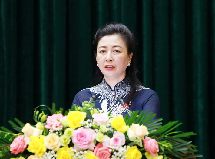 Từ 1997 – 2005, bà là Bí thư Đoàn các cơ quan tỉnh, Phó Bí thư Tỉnh Đoàn.