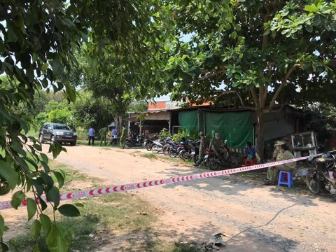 Con chém chết bố vì tưởng trộm gà: Phạm Thanh Sang (28 tuổi, ngụ Thị xã Hòa Thành, Tây Ninh) sau khi sử dụng ma túy, Sang bị ảo giác, nghĩ cha ruột là ông P.V.L. (57 tuổi) trộm gà nên đã ra tay sát hại rồi chôn thi thể trong khuôn viên nhà. Ngày 12/5, Công an mời Sang đến làm việc vì nghi liên quan đến các vụ trộm cắp trên địa bàn. Làm việc với Công an, Sang khai nhận đã sát hại cha ruột. Ngày 25/5, Sang bị Công an Tây Ninh khởi tố, bắt tạm giam.