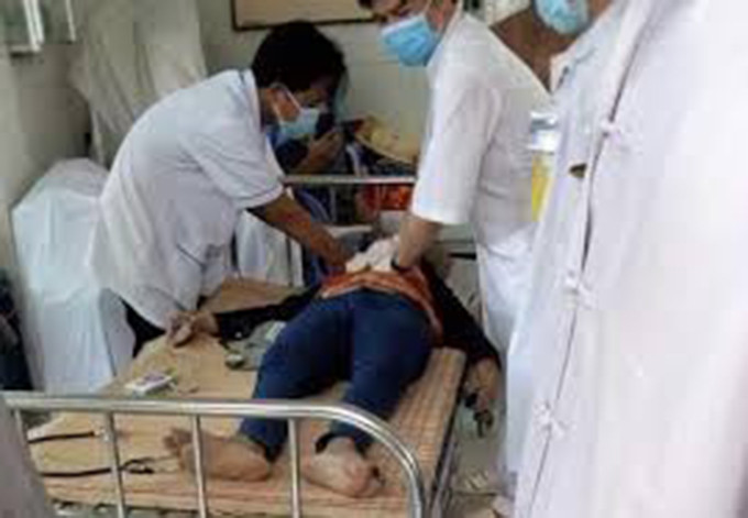 Chồng ghen tuông, đâm 12 nhát dao khiến vợ chết rồi tự tử: Ngày 20/10/2019, ông T.V.T (ngụ ở ấp Cây Khô, xã Hồ Thị Kỷ, huyện Thới Bình, tỉnh Cà Mau) và vợ là bà S.T.Ph xảy ra mâu thuẫn do ghen tuông. Sau đó, ông T. dùng dao đâm nhiều nhát vào người khiến bà Ph tử vong tại chỗ.