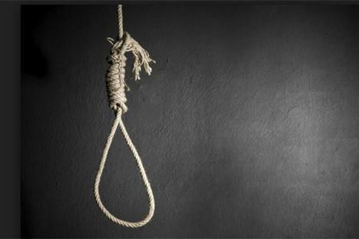 Nam sinh lớp 10 tử vong trong tư thế treo cổ: Ngày 14/9, UBND thị trấn Nghĩa Đàn (Nghệ An) cho biết, em T.Q.Đ., học sinh lớp 10 (trú tại thị trấn Nghĩa Đàn) tử vong trong tư thế treo cổ phía sau nhà. Được biết, em Đ. là con thứ 2 trong nhà, hoàn cảnh gia đình cơ bản.