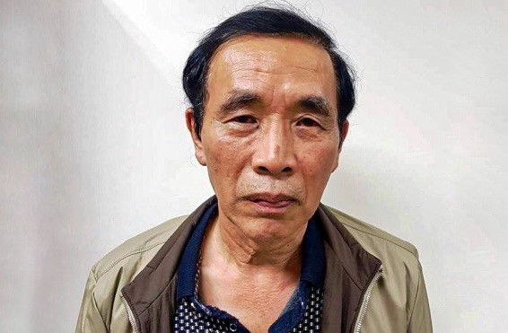 Trước đó, tháng 11/2019, Bộ Công an quyết định Khởi tố bị can; Lệnh bắt bị can để tạm giam; Lệnh khám xét đối với ông Nguyễn Tiến Học, nguyên Phó Giám đốc Sở Kế hoạch và Đầu tư TP Hà Nội.