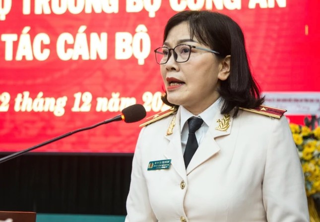 Phát biểu nhận nhiệm vụ, Thiếu tướng Nguyễn Thị Xuân gửi lời cảm ơn sâu sắc đến Đảng ủy, lãnh đạo Bộ Công an, Ban Thường vụ Tỉnh ủy, ban Giám đốc Công an tỉnh đã quan tâm, tin tưởng, giao nhiệm vụ và trọng trách mới.