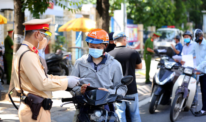 Những trường hợp nghi vấn lực lượng chức năng sẽ chụp hình lại sau đó kiểm tra.