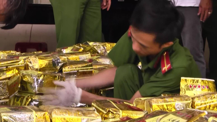 Mở rộng điều tra, trong hai ngày 19 và 20/3, Công an tỉnh Lạng Sơn đã bắt giữ thêm 3 đối tượng để điều tra hành vi liên quan đến vụ án vận chuyển ma túy qua biên giới sang Trung Quốc. Khám xét khẩn cấp nơi ở của 3 đối tượng, Công an tỉnh Lạng Sơn đã thu giữ thêm 200 kg ma túy tổng hợp dạng đá và nhiều vật chứng có liên quan.