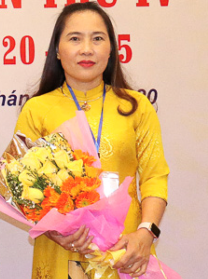 Nữ giám đốc ký giấy mời hợp thức hóa cấp trên chơi golf giữa lệnh cấm xuống làm nhân viên: Liên quan vụ Giám đốc Sở Du lịch và Cục phó Cục thuế ở Bình Định chơi golf giữa lệnh cấm. Ngày 9/9, bà Huỳnh Thị Kim Bình, nguyên Giám đốc Trung tâm Thông tin xúc tiến du lịch Bình Định được điều động xuống làm nhân viên do ký giấy mời "khảo sát thực địa sân golf" để hợp thức hóa việc chơi golf trái quy định.