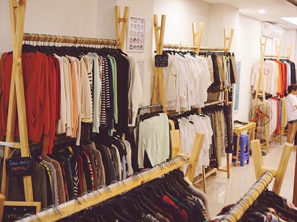 Đến 20h00 cùng ngày, một tổ công tác qua kiểm tra nhà số 676 Trường Chinh, phường Quán Trữ, ngôi nhà này đấu lưng với khu đất trống nơi phát hiện xác chết do Nguyễn Dũng Giang, SN 1980, ở số 5 lô 22 khu T3, phường Thành Tô, quận Hải An thuê làm cửa bán hàng quần áo có nhiều dấu hiệu khả nghi. Điều đáng nói, trong gian bếp của ngôi nhà Giang đang thuê có một chiếc chiếu còn ướt và có mùi tanh rất khó chịu. (Ảnh minh họa, nguồn internet)