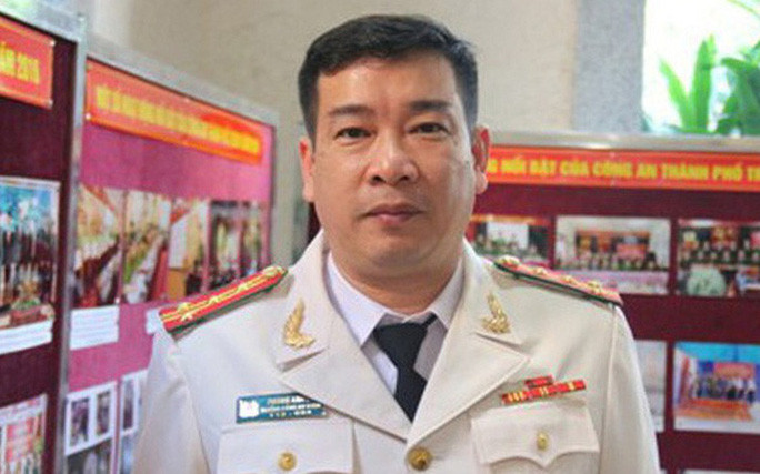 Cựu đại tá Phùng Anh Lê bị truy tố tội nhận hối lộ: VKSND Tối cao vừa ban hành cáo trạng truy tố ông Phùng Anh Lê (cựu Trưởng Công an quận Tây Hồ, Hà Nội) về tội Nhận hối lộ. Cáo trạng xác định, ông Phùng Anh Lê đã nhận 110 triệu đồng rồi chỉ đạo cấp dưới thả nghi phạm trong vụ cướp tài sản.