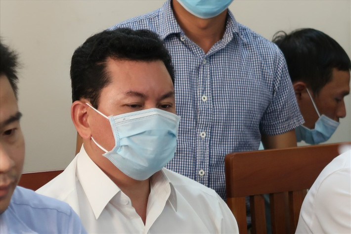 Liên quan đến đơn tố cáo này, đầu năm 2022, VKSND TP HCM đã có kết luận Quyết định không khởi tố vụ án hình sự của Cơ quan CSĐT Công an TP HCM đối với vụ việc bà Nguyễn Phương Hằng tố cáo ông Võ Hoàng Yên (SN 1975) là có căn cứ, đúng pháp luật.