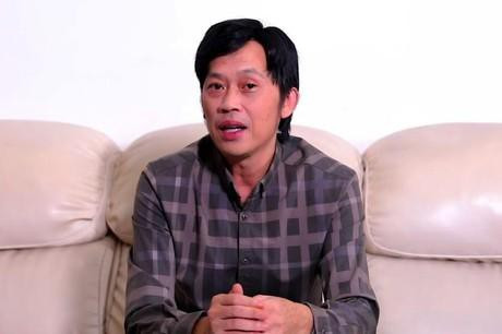 Vốn là người kín tiếng về đời tư nên trước những sóng gió đang bủa vây, nam danh hài luôn chọn cách im lặng nhưng sự việc của nghệ sĩ Hoài Linh tiếp tục trở thành "ngòi nổ" sau hàng loạt những buổi livestream tố cáo của bà Hằng.
