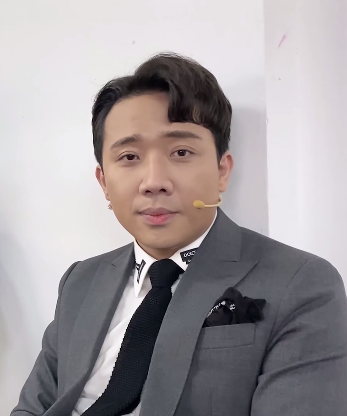 Sau đó, MC Trấn Thành cũng bị bà Phương Hằng gọi tên. Bà Hằng cho rằng, Trấn Thành mập mờ trong chuyện từ thiện. Bà đặt nghi vấn, Fanpage của Trấn Thành hơn 18 triệu theo dõi không thể quyên góp số tiền chỉ 9 tỷ đồng. Bà còn thách đố nếu Trấn Thành sao kê sẽ cho 50 tỷ đồng. Ngoài các nghệ sĩ kể trên, CEO Đại Nam còn tiếp tục tố Việt Hương, Hồng Vân, Trịnh Kim Chi... cũng kêu gọi từ thiện nhưng không minh bạch.