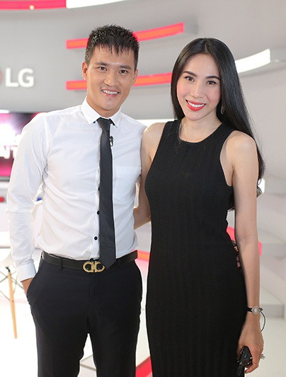 Vào giữa tháng 9, vợ chồng Thủy Tiên có mặt tại ngân hàng, livestream công bố hơn 18.000 trang sao kê. Nữ ca sĩ cũng giải thích rõ các khoản thu - chi, giải đáp thắc mắc của cư dân mạng. Sau đó, Công Vinh tuyên bố nộp đơn kiện những cá nhân có hành vi vu khống, bịa đặt, dựng chuyện về vợ chồng anh, trong đó có bà Phương Hằng.