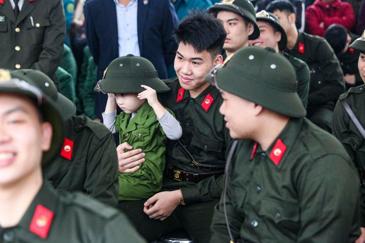 Những chàng trai trẻ sẽ bước vào một chặng đường mới đầy thử thách, song cũng không kém phần tự hào ở phía trước.