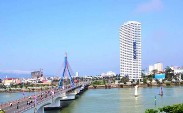 Đồng thời, xác định đây là quảng trường lịch sử, văn hóa, nơi ghi nhận dấu ấn của người Đà Nẵng đại diện cho nhân dân cả nước đi đầu trong kháng chiến chống giặc ngoại xâm, là địa chỉ giáo dục lịch sử, văn hóa cho thế hệ trẻ. Giải pháp thiết kế cần đảm bảo yêu cầu quảng trường là một không gian công cộng lớn, là nơi diễn ra các hoạt động giao lưu văn hóa, tổ chức các lễ hội văn hóa, chính trị và các hoạt động thường nhật phục vụ người dân thành phố và du khách; là một điểm đến năng động về đêm...