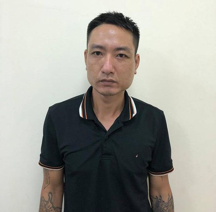 Vừa ra tù, nam thanh niên manh động cướp iPhone của cô gái: Nghiện ma túy, vừa ra tù, Đỗ Văn Tường (SN 1983, trú quận Bắc Từ Liêm, Hà Nội) đã chạy xe máy đường sau đó cướp điện thoại của chị Lê Thị P. (SN 2000, trú tại huyện Ba Vì). Ngày 30/8, Công an quận Bắc Từ Liêm cho biết đang tạm giữ Tường.