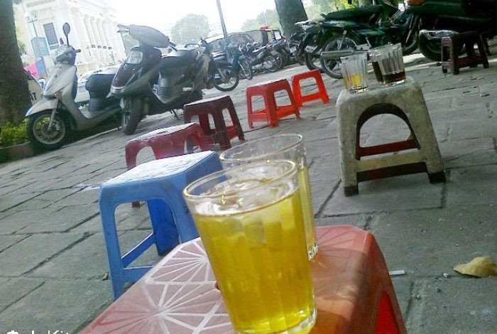 Chủ quán trà đá bị đâm chết vì pha trà đặc cho khách: Chỉ vì cốc trà đá pha đặc, chủ quán trà đá là anh Nguyễn Hữu Hiệp (SN 1985, trú quận Nam Từ Liêm, Hà Nội) bị khách là Đỗ Xuân Toản (SN 1973, trú cùng địa phương) đâm thấu tim dẫn đến tử vong. Ngày 30/8, VKSND TP Hà Nội vừa hoàn tất cáo trạng truy tố Toản. (Ảnh minh họa)