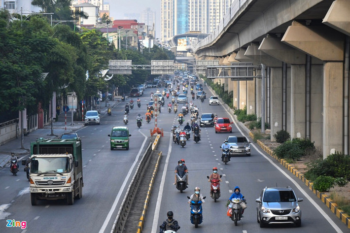 7h15 tại đường Nguyễn Trãi, quận Thanh Xuân. Thời gian gần đây, các chốt kiểm soát cũng xuất hiện ít dần trên nhiều tuyến phố, khu dân cư.