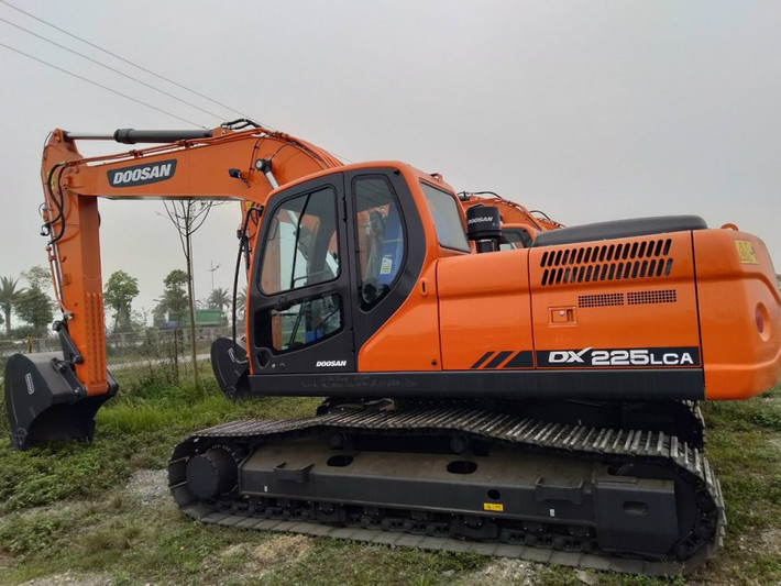 Gia đình chị P. cho biết, trước đây có cùng góp với Xuân tổng số tiền 1,4 tỷ đồng để mua máy xúc làm ăn. Do chưa đủ nên Xuân có vay của chị P. 100 triệu. Chính vì việc này hai bên nảy sinh mâu thuẫn trong việc làm ăn, nợ nần. Tiến hành triệu tập Xuân lên làm việc, ban đầu người phụ nữ này luôn khẳng định không liên quan đến cái chết của chị P. Tuy nhiên, với những chứng cứ về di biến động trong thời gian vụ án xảy ra cùng các tài liệu khác, cuối cùng Xuân cũng cúi đầu nhận tội. (Ảnh minh họa, nguồn internet)