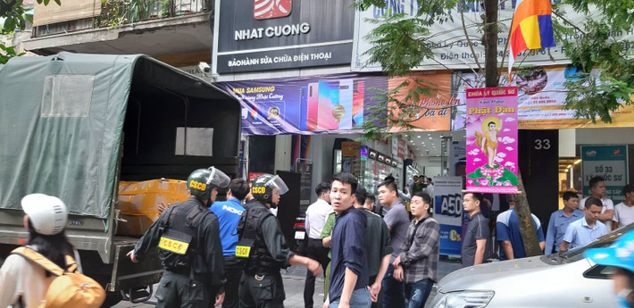 Khai trừ đảng nguyên Chánh Văn phòng Thành ủy Hà Nội: Ngày 15/4, Ủy ban Kiểm tra Thành ủy đã khai trừ khỏi Đảng đối với ông Nguyễn Văn Tứ, nguyên Chánh Văn phòng Thành ủy Hà Nội và 3 cán bộ từng công tác tại Sở Kế hoạch và Đầu tư do sai phạm trong vụ án Nhật Cường.
