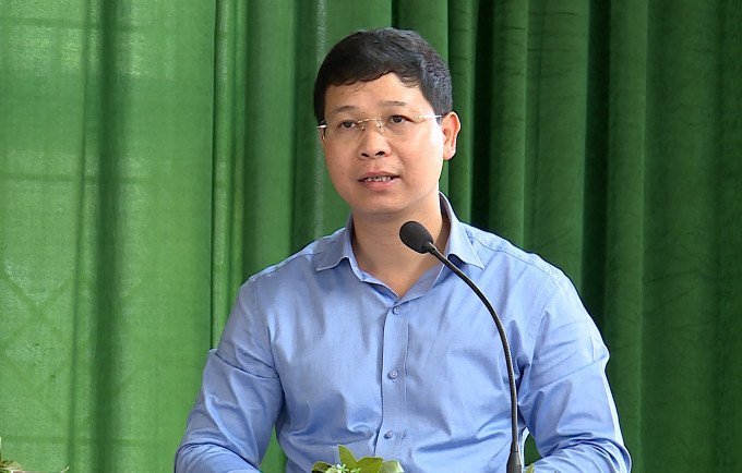 Chủ nhiệm Ủy ban Kiểm tra tỉnh Bắc Ninh bị đề nghị kỷ luật vì dùng bằng giả: Ban Thường vụ Tỉnh ủy Bắc Ninh nêu kết luận trên tại hội nghị ngày 26/10. Theo đó, ông Nguyễn Công Thắng, Chủ nhiệm Ủy ban Kiểm tra tỉnh Bắc Ninh khi bảo vệ luận án và nhận bằng tiến sĩ đã dùng bằng thạc sĩ giả, sau đó dùng bằng tiến sĩ thi nâng ngạch. Ông Thắng bị đánh giá vi phạm quy định của Đảng, pháp luật Nhà nước trong việc sử dụng văn bằng không hợp pháp, vi phạm những điều đảng viên không được làm và trách nhiệm nêu gương. Vi phạm này ảnh hưởng đến uy tín của tổ chức đảng và cá nhân ông Thắng. Vì vậy, Ban Thường vụ Tỉnh ủy Bắc Ninh biểu quyết xem xét kỷ luật ông Thắng và báo cáo Ủy ban Kiểm tra Trung ương.