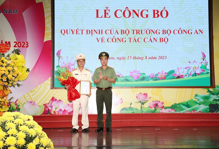 Ngày 15/8, Công an tỉnh Hà Nam tổ chức Lễ công bố Quyết định của Bộ trưởng Công an về công tác cán bộ. Thừa ủy quyền của Bộ trưởng Công an, Công an tỉnh Hà Nam công bố và trao quyết định về việc điều động, bổ nhiệm Đại tá Phạm Hùng Dương - Trưởng phòng Tham mưu, Cục Cảnh sát PCCC & CNCH, Bộ Công an đến nhận công tác, giữ chức vụ Phó Giám đốc Công an tỉnh Hà Nam.