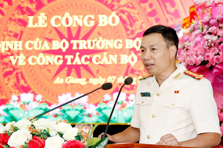 Đại tá Nguyễn Thanh Hà sinh năm 1978, quê quán huyện Hoằng Hóa, tỉnh Thanh Hóa.
