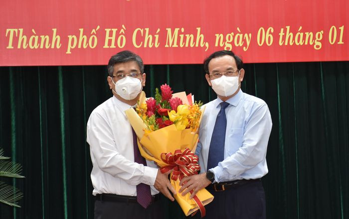 Chiều 6/1, Bí thư Thành ủy Nguyễn Văn Nên đã trao quyết định của Ban thường vụ Thành ủy TP HCM tiếp nhận, phân công ông Nguyễn Phước Lộc, Ủy viên Ban Thường vụ Thành ủy, giữ chức Trưởng Ban Tổ chức Thành ủy TP HCM. Ông Lộc nhận nhiệm vụ thay ông Nguyễn Hồ Hải, Phó Bí thư Thành ủy, kiêm Trưởng Ban Tổ Chức Thành ủy.