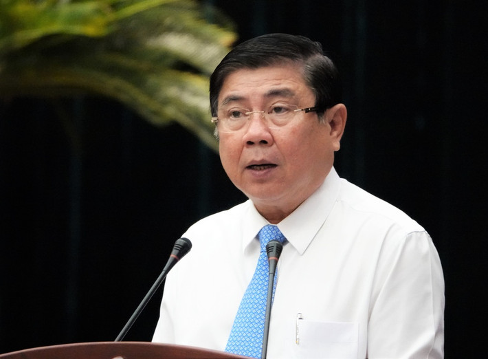 Trước đó, trình bày chương trình hành động, ông Nguyễn Thành Phong cam kết sẽ tôn trọng, phát huy quyền làm chủ của nhân dân, luôn cầu thị lắng nghe để kiểm chứng sự phù hợp của chính sách và năng lực điều hành của bộ máy chính quyền TP nhằm tiếp tục hoàn thiện hơn nữa để phục vụ tốt nhất cho người dân và doanh nghiệp.